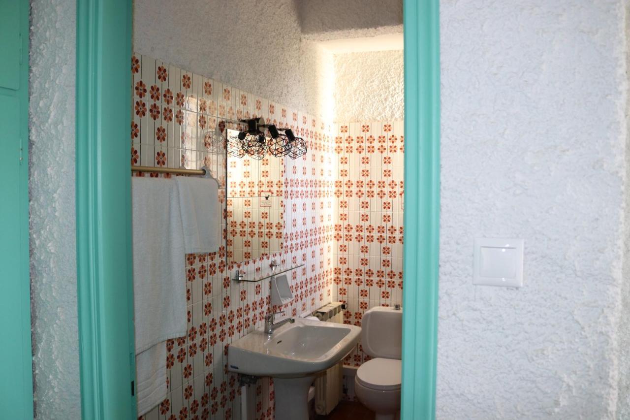 The Bongos - Socially Conscious Rooms, Part Of The Room Rate Goes To Charity 플라타니아스 외부 사진